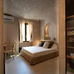 Essenza Boutique * تْشيفالو