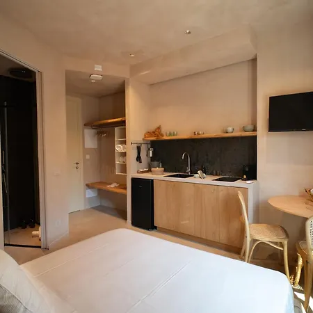 Essenza Boutique * تْشيفالو